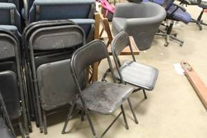 lot 634 image: Lot of (5) Metal Padded Folding Chairs