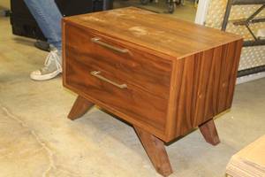 lot 662 image: Wood Side Table 2-drawer