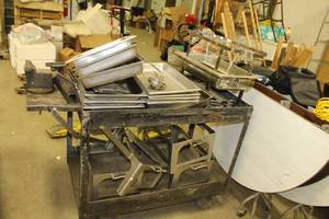 lot 664 image: Lot of Chafing Dishes with Lids and Stands