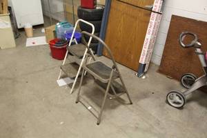 lot 668 image: Lot of (2) Step Stools 2-step