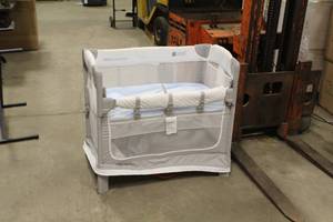 lot 665 image: Arms Reach Mini Co-Sleeper Ezee 2 in 1 Bedside Sleeper-Free Standing Bassinet