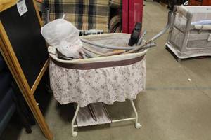 lot 667 image: Bassinet