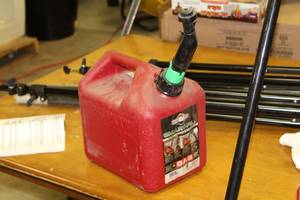 lot 672 image: Briggs & Stratton Smart-Fill Plastic Gasoline Can 2-Gallon