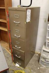 lot 695 image: All-Steel Equipment Inc Metal File Cabinet 5-drawer 15Wx28Dx60H