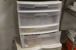 lot 699 image: Plastic Storage Cabinet 4-drawer 22Wx14Dx21H