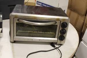 lot 723 image: KitchenAid Toaster Oven