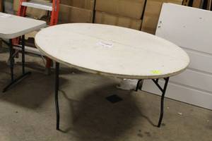 lot 728 image: Round Folding Table 5D