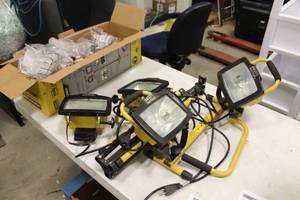 lot 684 image: Lot of (2) Work Lights