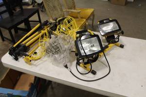 lot 683 image: Lot of (2) Smart Electrician Work Lights  - Stands