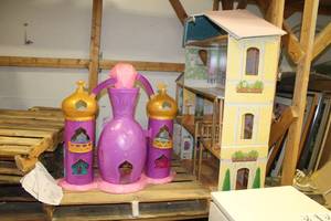 lot 786 image: Lot of (2) Doll Houses