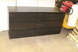 lot 784 image: Dresser 6-drawer Dark Brown 63Wx19Dx31H