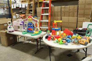lot 819 image: Lot of Childrens Toys