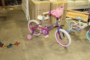 lot 820 image: Princess Girls 11 Single-speed Trail Bike with 11 Purple Frame