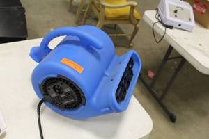 lot 824 image: Floor Fan
