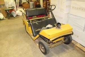 lot 602 image: Vintage Golf Cart