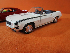 118th 69 SS Camaro Convertible, (2) 69 Z28 Camaros