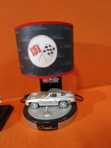 Corvette Stingray Lamp wEngine sound 118th (2) 57 Chevys (light & sound not working)