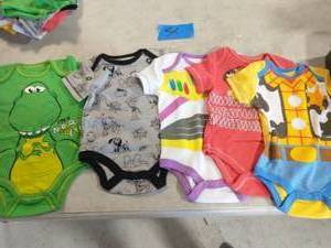 lot 4 image: BABY BODYSUIT  0-3 MONTHES