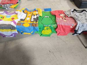lot 6 image: BABY BODYSUIT  0-3 MONTHES