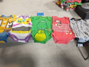 lot 9 image: BABY BODYSUIT  0-3 MONTHES