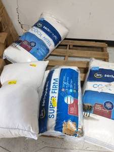 lot 28 image: 4 SERTA SUPER FIRM  PILLOWS