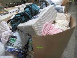 WHOLESALE MIXED PALLET OF MISCELLANEOUS BRAND NAME BEDDING AND BATH DECOR