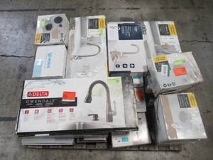 WHOLESALE MIXED PALLET OF MISC. SINK AND SHOWER FAUCETS