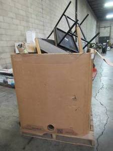 WHOLESALE MIXED PALLET OF HOME DECOR, OUTDOOR ITEMS AND SMALL HOUSEWARES