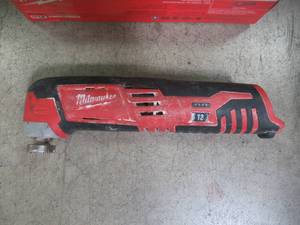 Milwaukee M12 12-Volt Lithium-Ion Cordless Multi-Tool (Tool-Only) 2426-20
