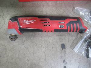 Milwaukee M12 12-Volt Lithium-Ion Cordless Multi-Tool (Tool-Only) 2426-20