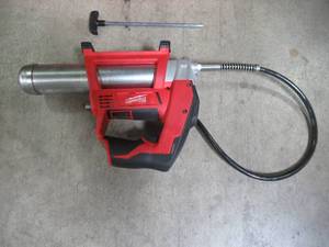 Milwaukee M12 12-Volt Lithium-Ion Cordless Grease Gun (Tool-Only) 2446-20