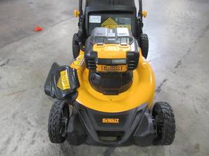 DEWALT 21.5 in. 20-Volt MAX Lithium Ion Cordless Battery Walk Behind Push Mower DCMWP233U2
