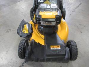DEWALT 21.5 in. 20-Volt MAX Lithium-Ion Cordless Battery Walk Behind Self Propelled Mower DCMWSP244U2