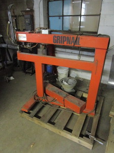 lot 101 image: PNEUMATIC INSULATION GRIP NAIL MACHINE