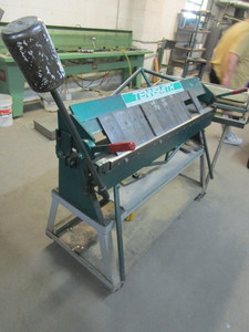 lot 126 image: TENNSMITH 48 FINGER BRAKE WITH STAND