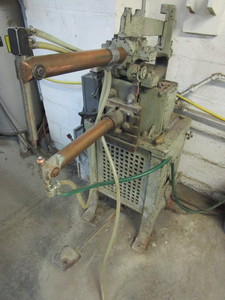 lot 129 image: FEDERAL SPOT WELDER