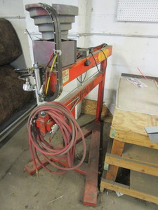 lot 147 image: GRIPNAIL FASTENING MACHINE