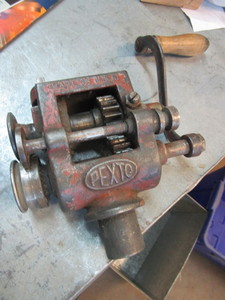 lot 160 image: PEXTO BEADER