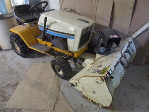 lot 164 image: CUB CADET TRACTOR SNOW BLOWER
