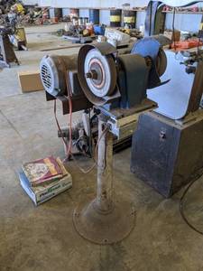 lot 17 image: Bench grinder on Stand - 110V