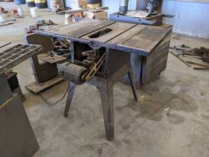 lot 22 image: Craftsman 10 Table Saw - 110V