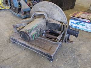 lot 24 image: Hitachi Chop Saw