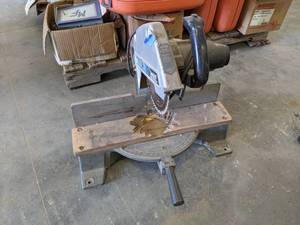 lot 29 image: DeWalt 10 Miter Saw