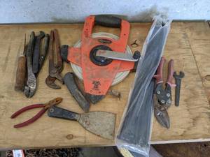 lot 51 image: Keson 200 Tape Measure, Zip Ties and Assorted Hand Tools
