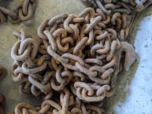 lot 41 image: 38 Log Chain