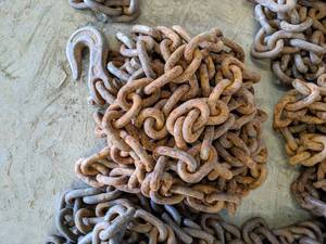 lot 44 image: 38 Log Chain