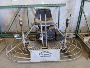 lot 8 image: MQ Whiteman Ride On Power Trowel - (2) 42 Blades