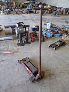 lot 59 image: Heavy Duty Floor Jack - Needs Work
