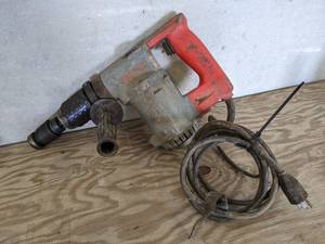 lot 75 image: Hilti TE17 Hammer Drill (Tested and Powers On)