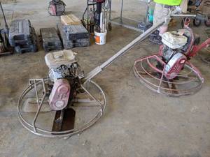 lot 96 image: 34 Power Trowel w Wisconsin W1-185